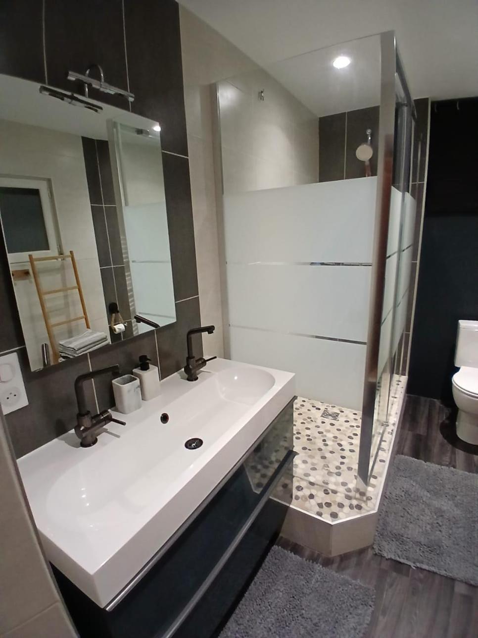 Le Charme Des Berceaux Apartment เอแปร์เน ภายนอก รูปภาพ