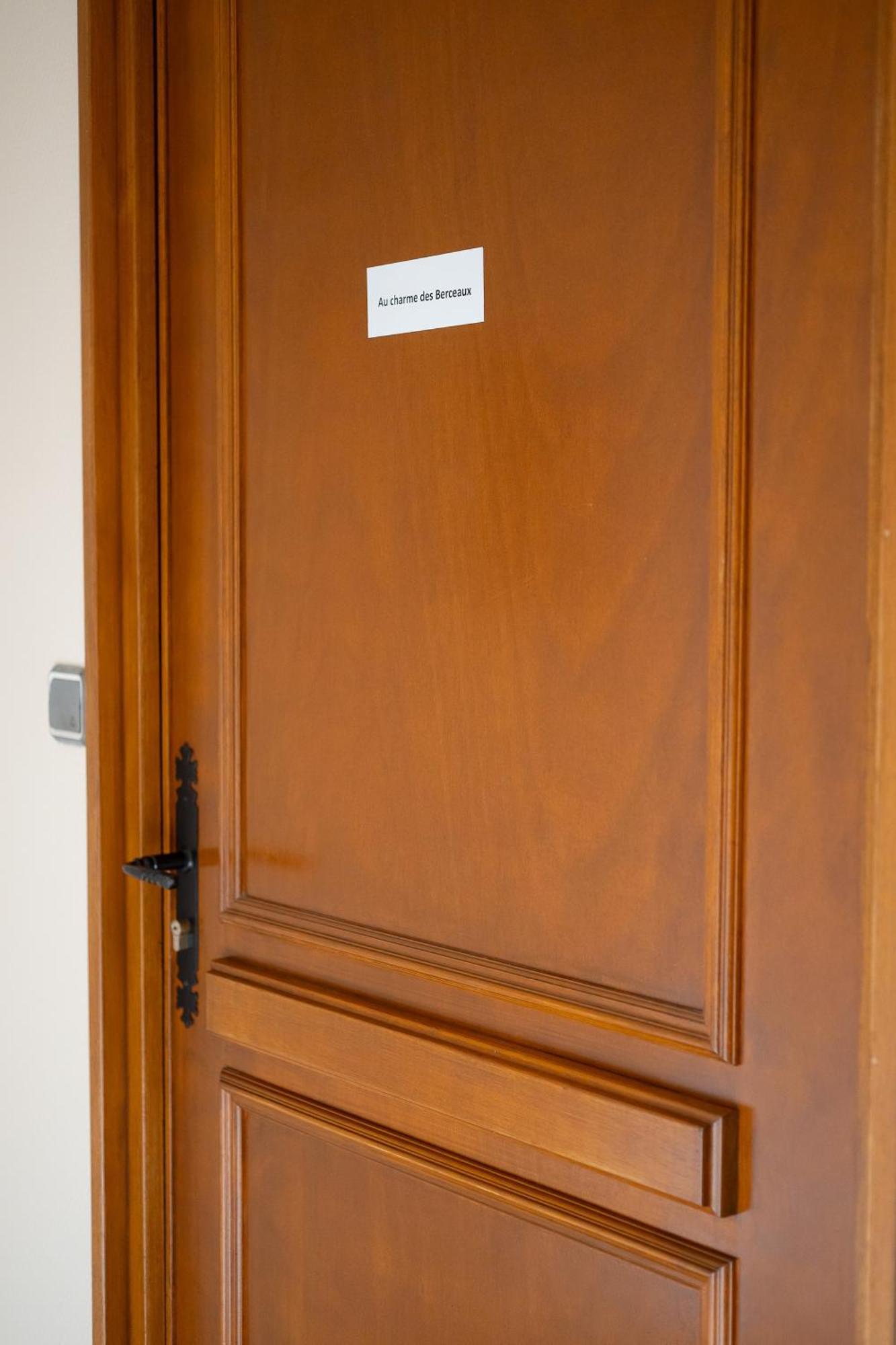 Le Charme Des Berceaux Apartment เอแปร์เน ภายนอก รูปภาพ